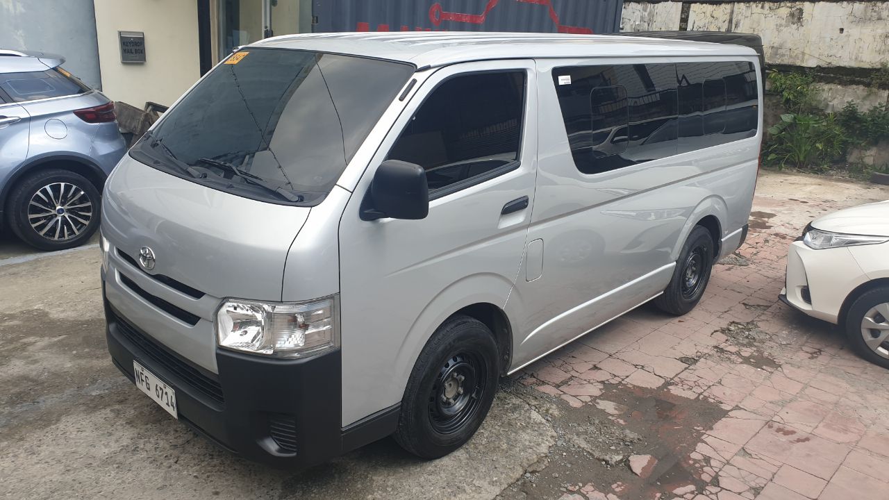 Full-size Van with Driver (14 pax)