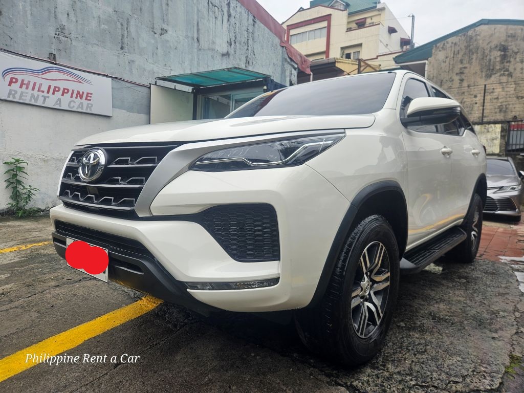 Mid-size SUV with Driver (6 pax)